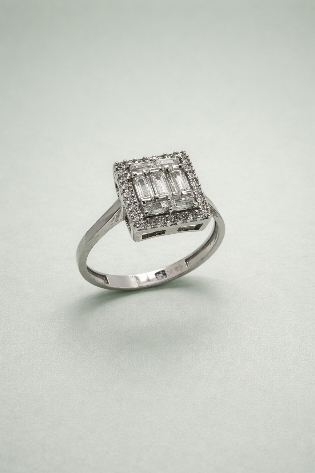 Eleganter Damenring aus 585 Weißgold (14 Karat)
