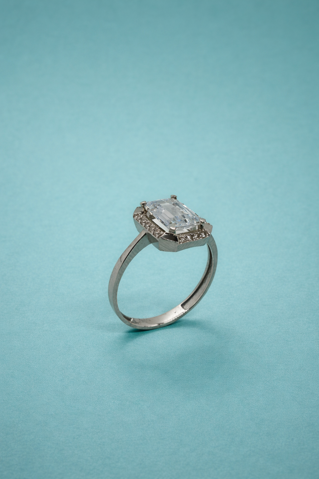 Eleganter Ring aus 14 Karat Weißgold (585)